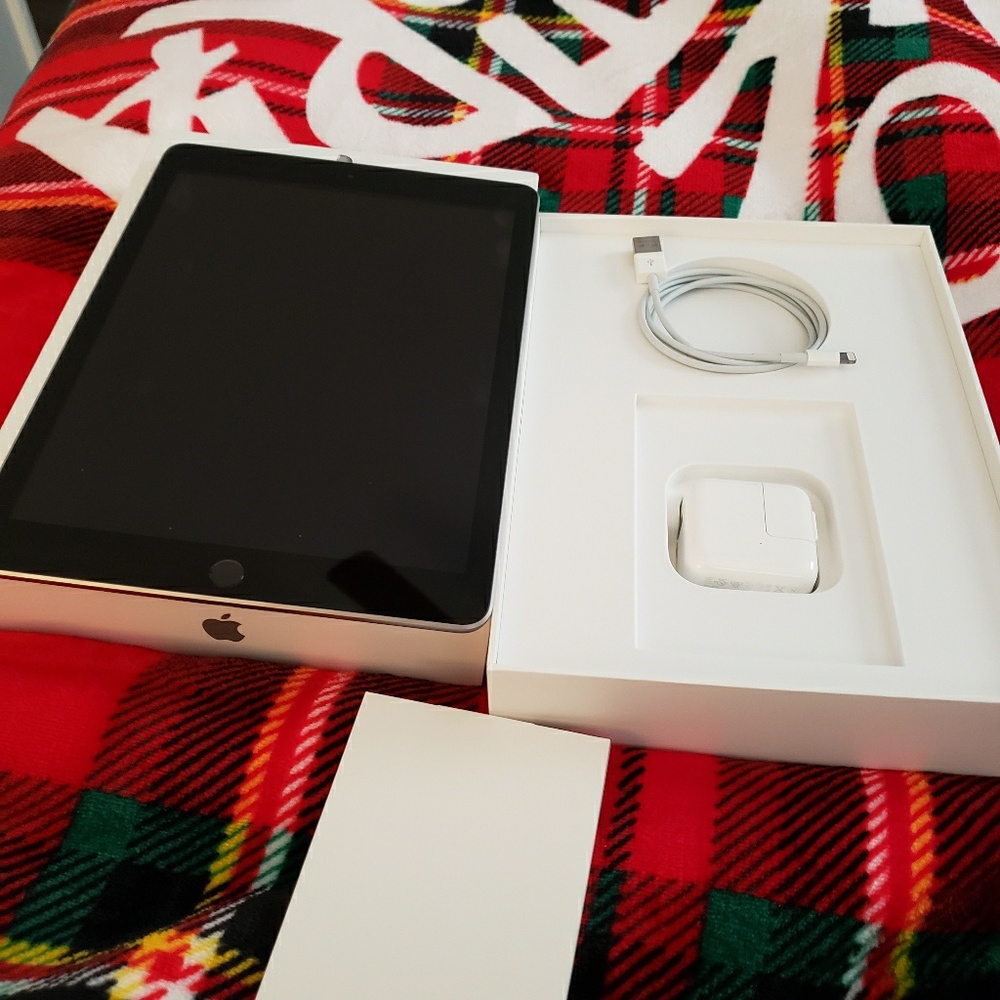 32Gb iPad 6th generation